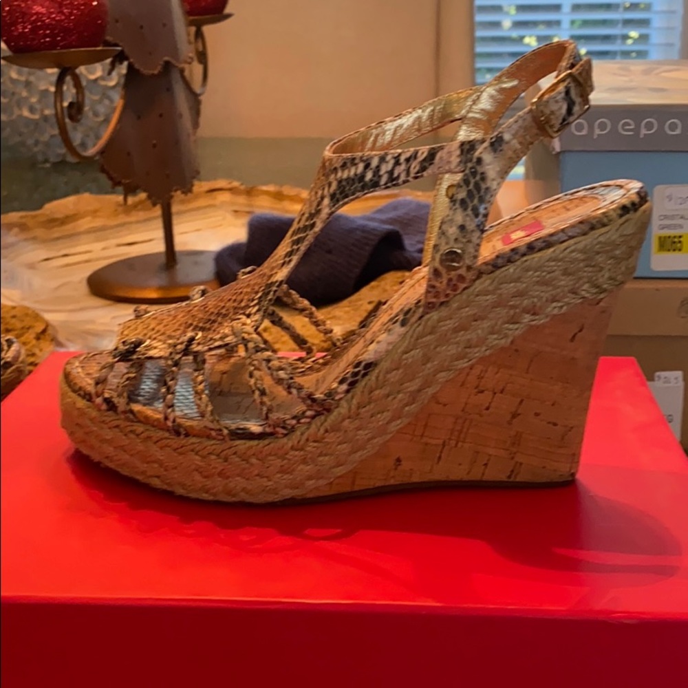 Shoes - Picture 2 of 3